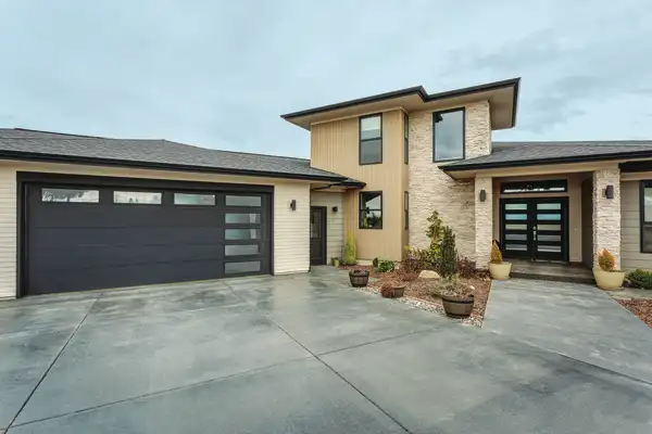 Commercial & Residential Garage Doors in Sacramento County